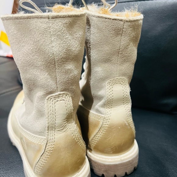 Timberland faux fur boots size 6 very soft in the inside cozy for cold weather - Picture 8 of 13